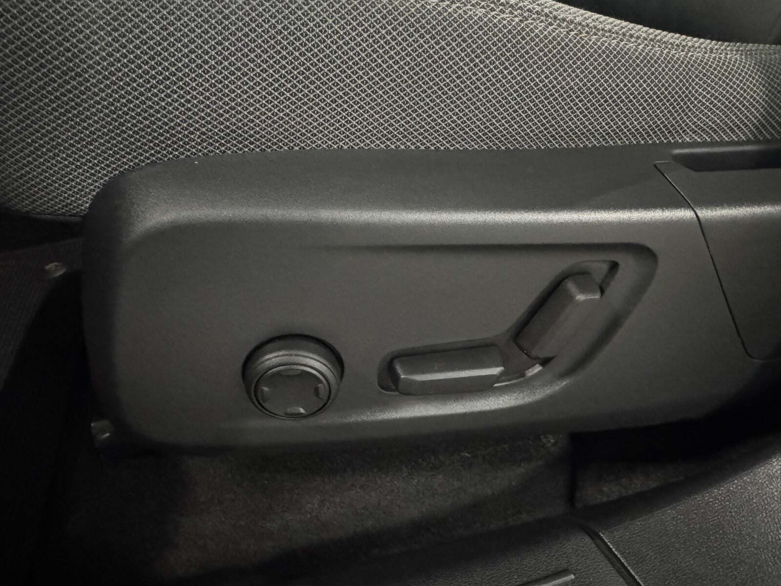 Sort Volvo XC40 fra 2023