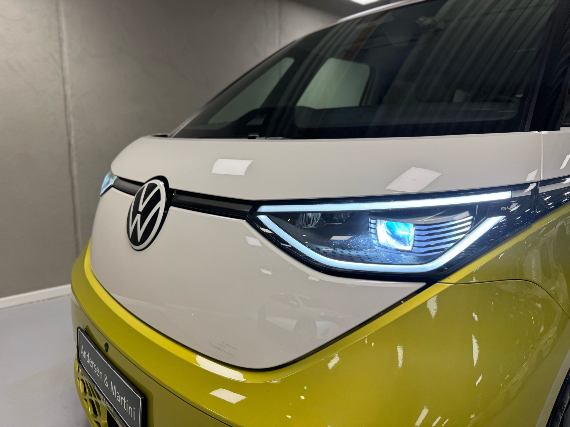 Gul VW ID.Buzz fra 2023