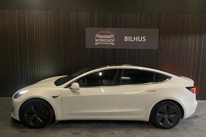 Hvid Tesla Model 3 fra 2020