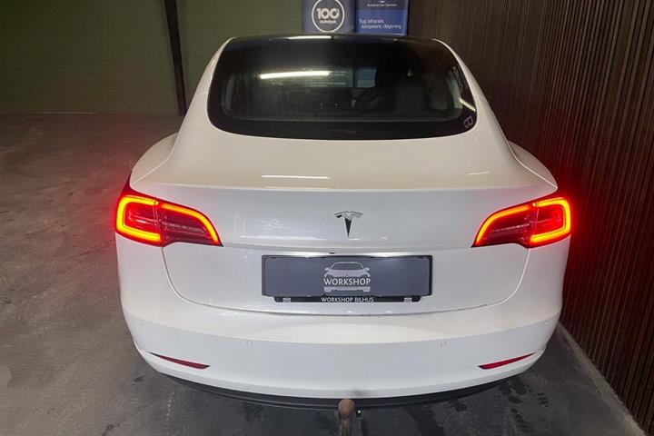 Hvid Tesla Model 3 fra 2020