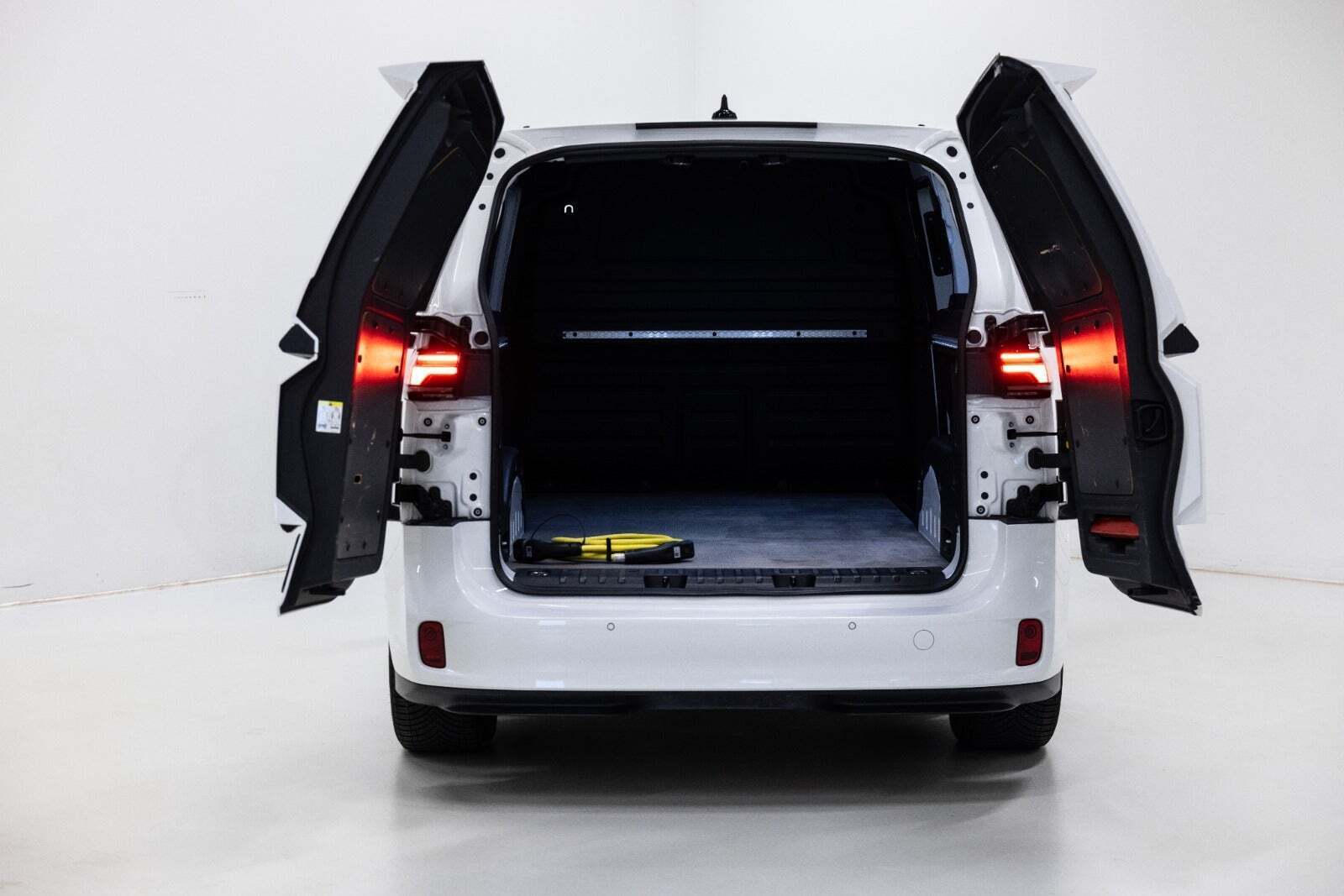 Hvid VW ID.Buzz fra 2023