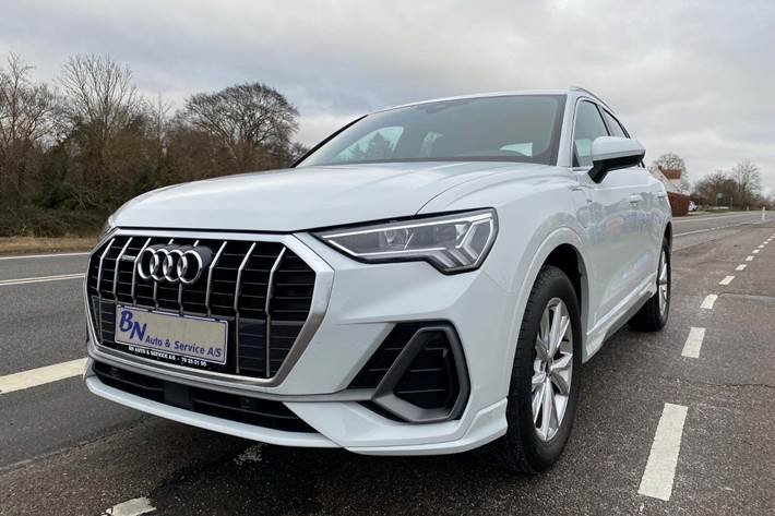 Hvid Audi Q3 fra 2023 set udefra