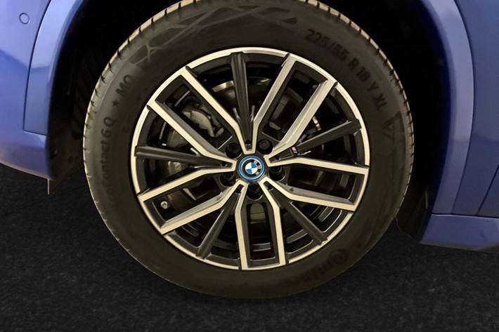 Blå BMW iX1 fra 2024