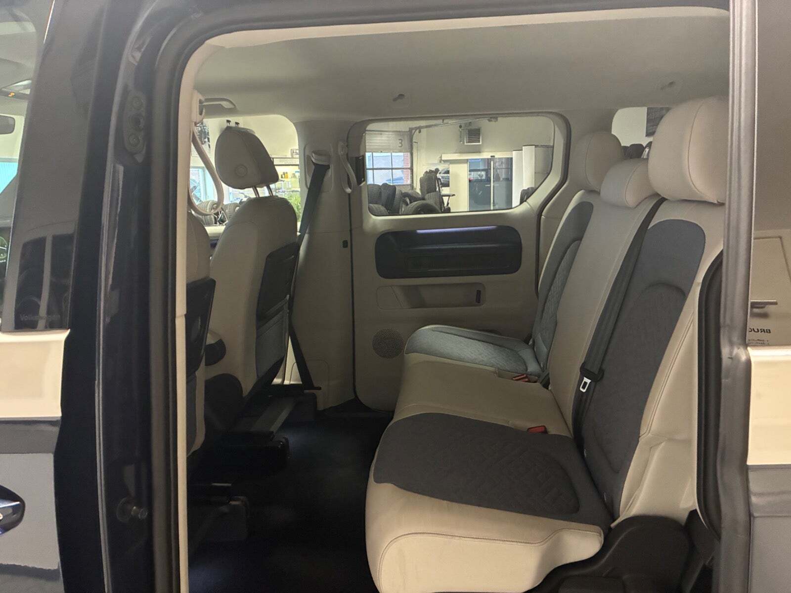 Hvid VW ID.Buzz fra 2024