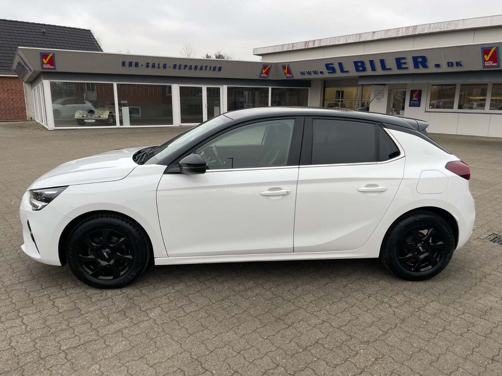 Hvid Opel Corsa fra 2021