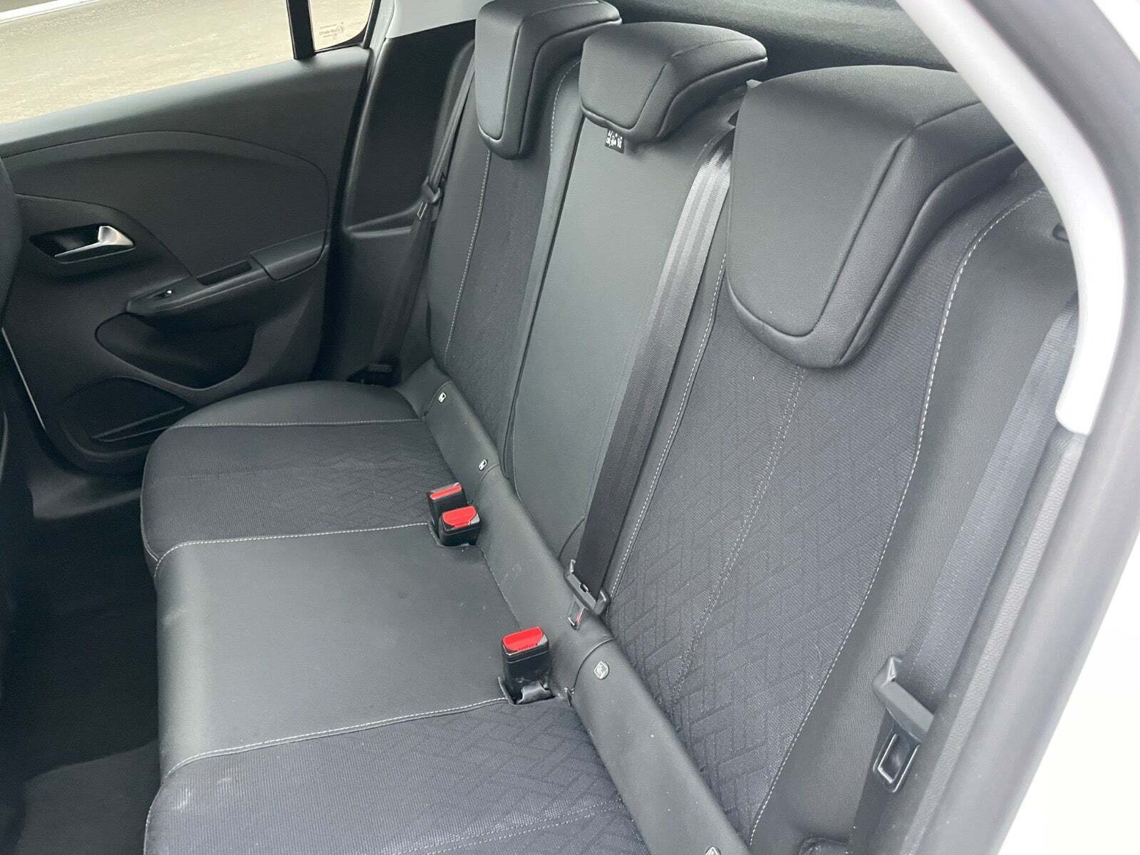 Hvid Opel Corsa fra 2021