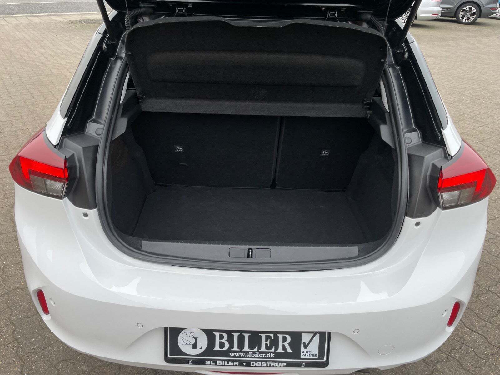Hvid Opel Corsa fra 2021