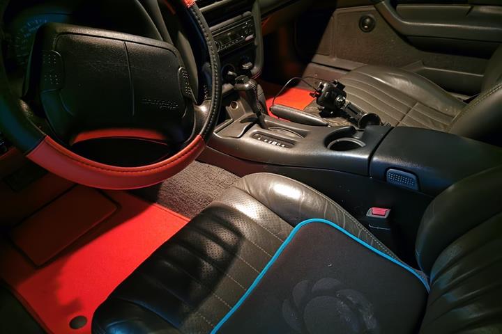 Sort Chevrolet Camaro fra 1997