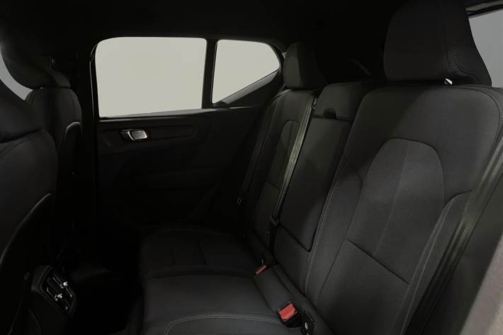 Sølv Volvo XC40 fra 2024