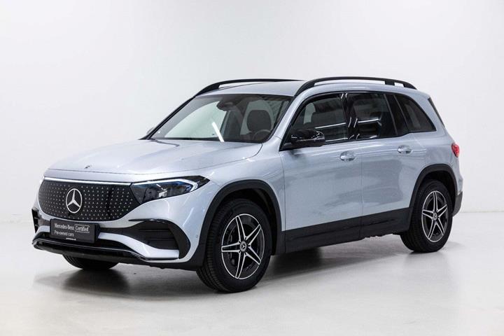 Sølv Mercedes EQB250+ fra 2026 set udefra