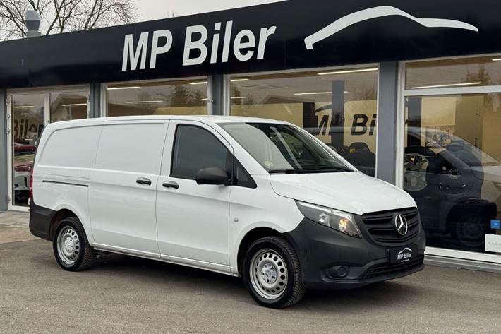 Hvid Mercedes Vito 114 fra 2022