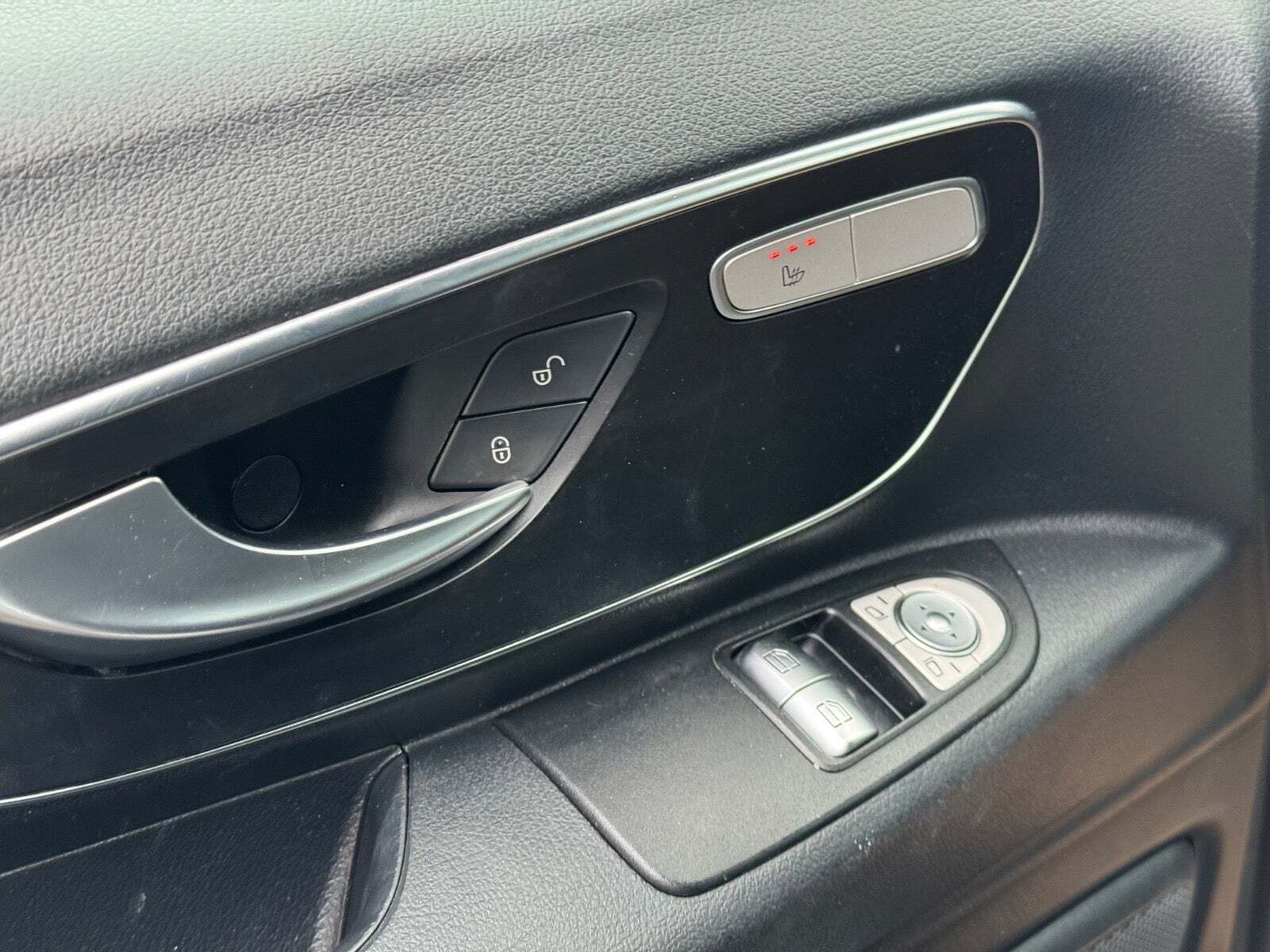 Hvid Mercedes Vito 114 fra 2022