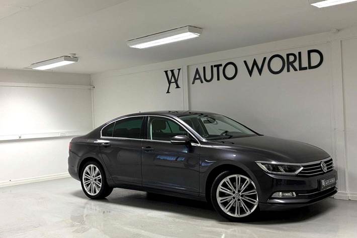 Grå VW Passat fra 2018