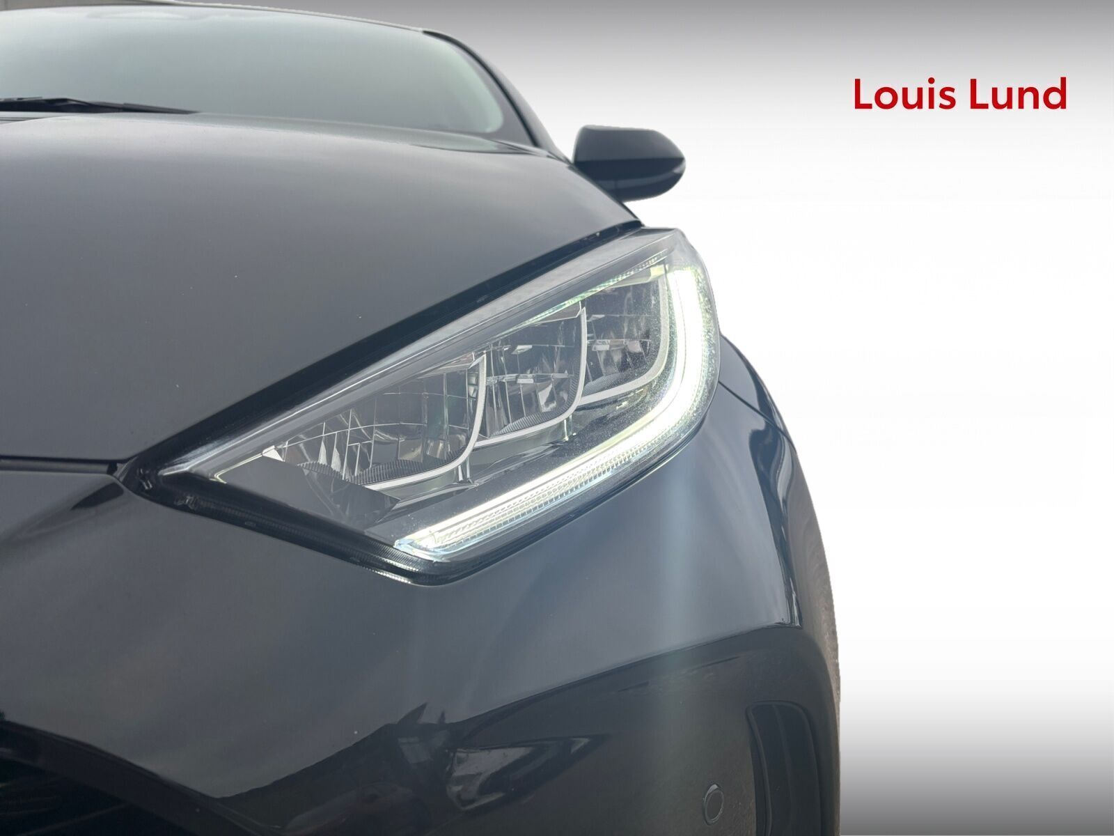 Sort Toyota Yaris fra 2024