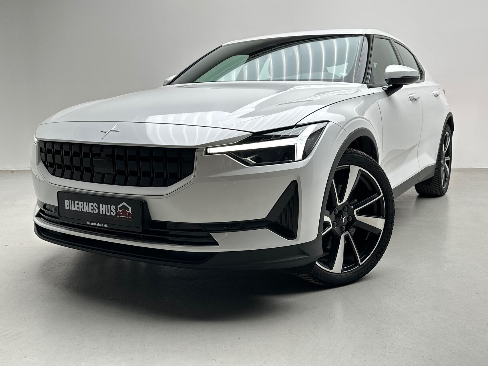 Hvid Polestar 2 fra 2023