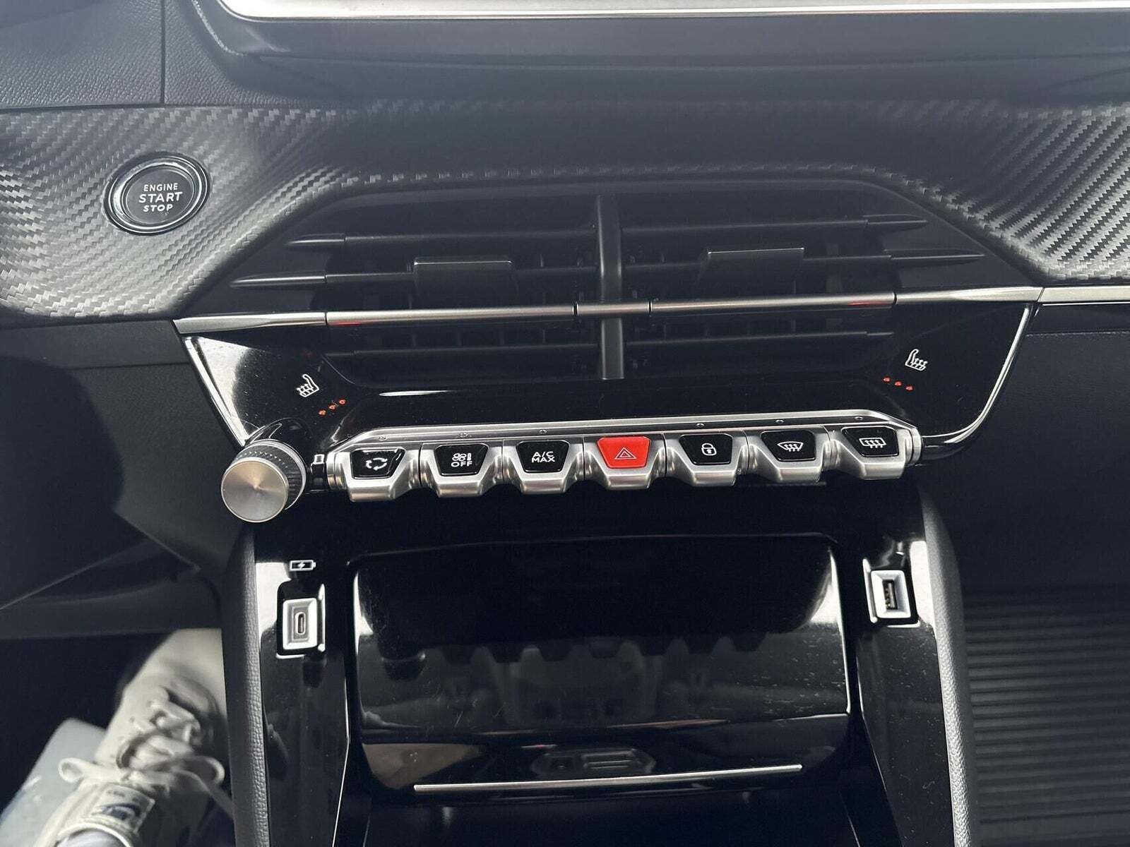 Rød Peugeot e-208 fra 2023