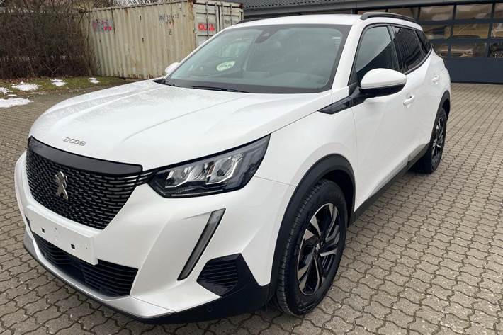 Hvid Peugeot 2008 fra 2020 set udefra
