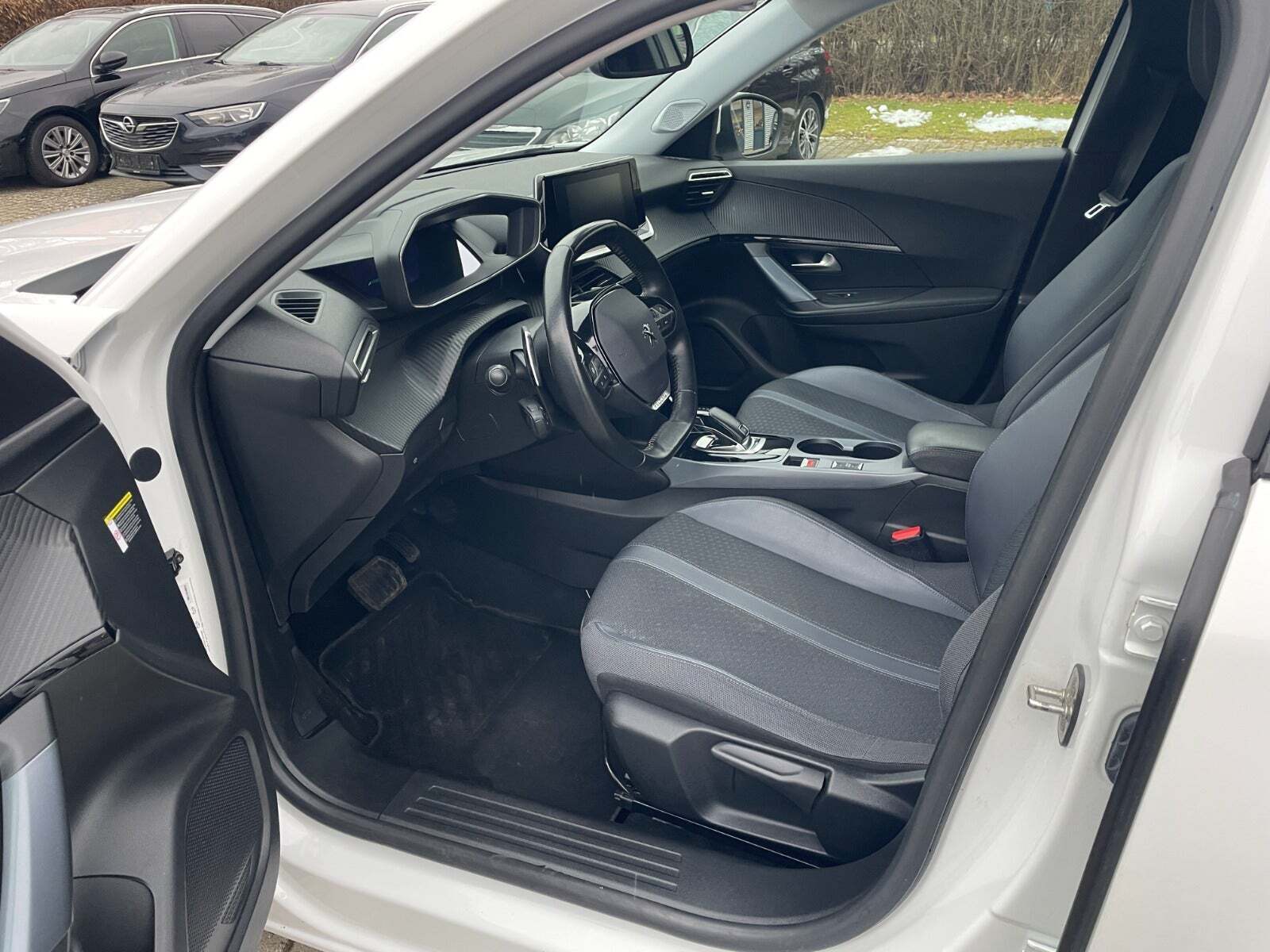 Peugeot 2008 1,5 BlueHDi 130 Allure EAT8