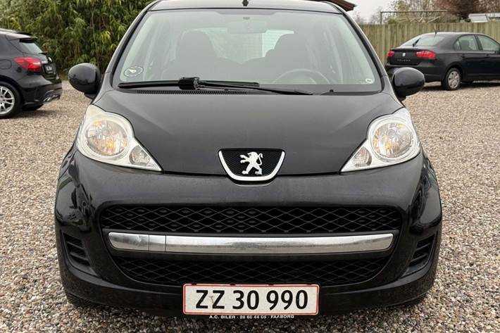 Sort Peugeot 107 fra 2009