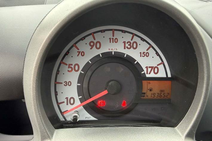 Sort Peugeot 107 fra 2009