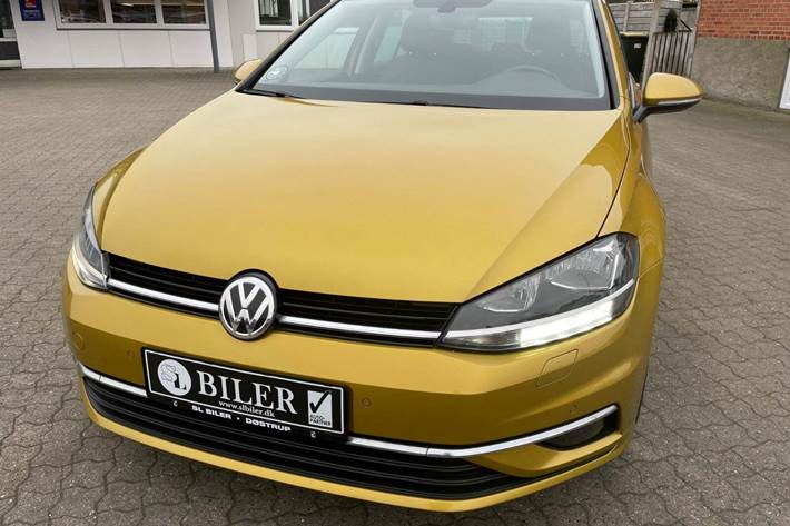 Gul VW Golf VII fra 2018