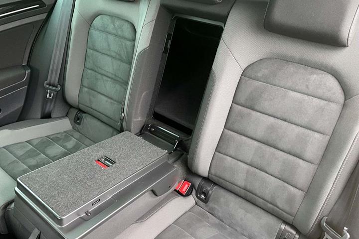 Gul VW Golf VII fra 2018
