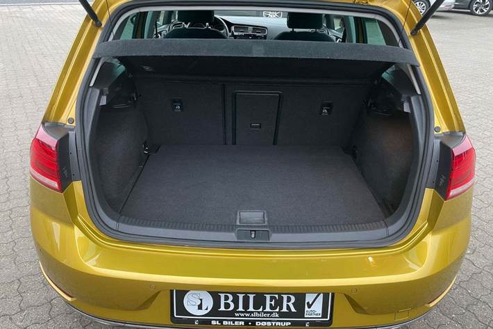 Gul VW Golf VII fra 2018