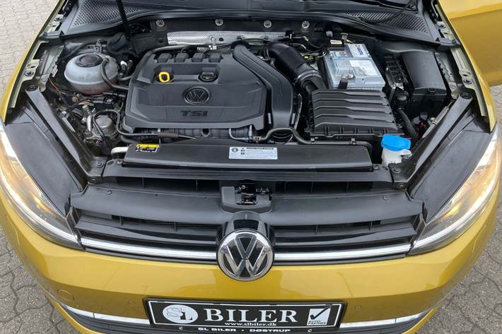 Gul VW Golf VII fra 2018
