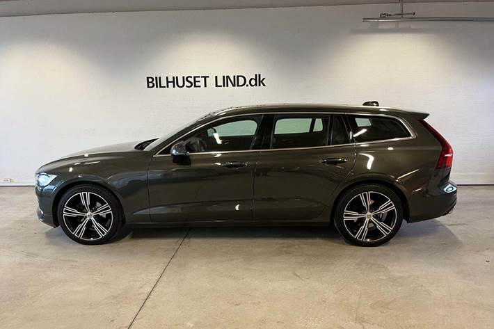 Grå Volvo V60 fra 2020