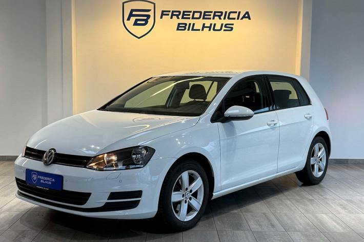 Hvid VW Golf VII fra 2015 set udefra