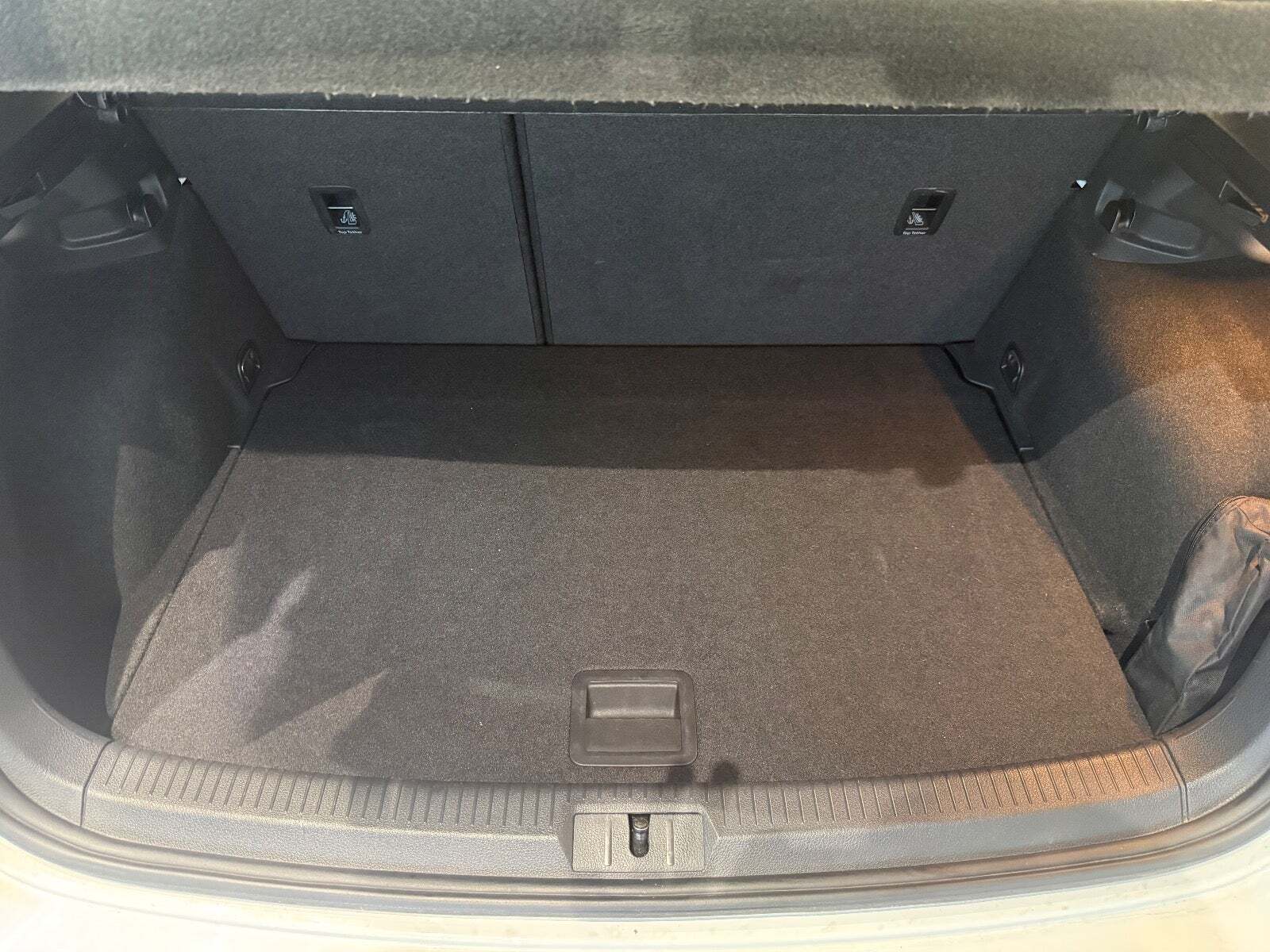 Hvid VW Golf VII fra 2015