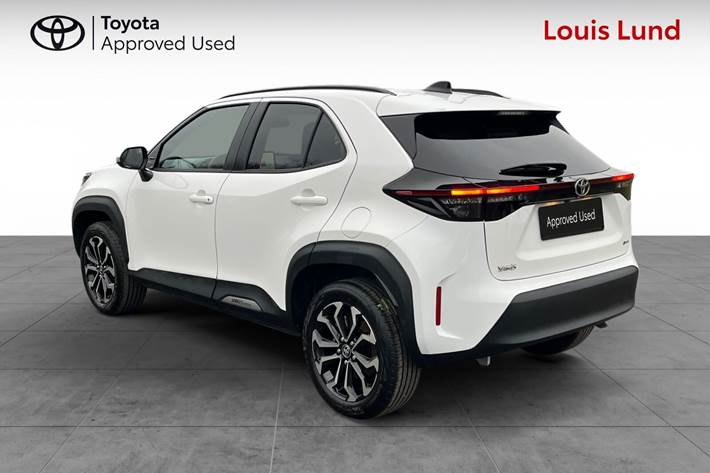 Hvid Toyota Yaris Cross fra 2025
