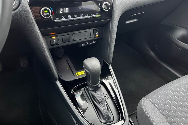 Hvid Toyota Yaris Cross fra 2025