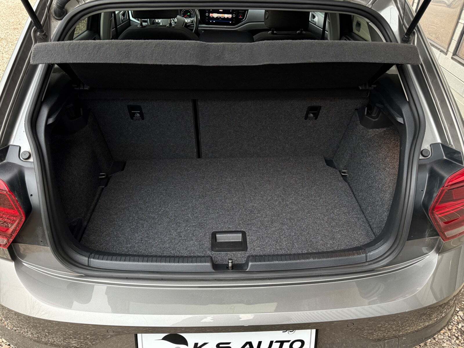 Grå VW Polo fra 2019