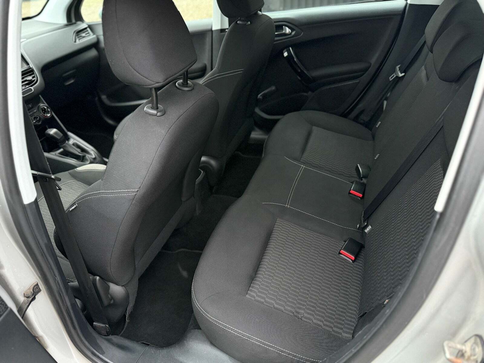 undefined Peugeot 208 fra 2015