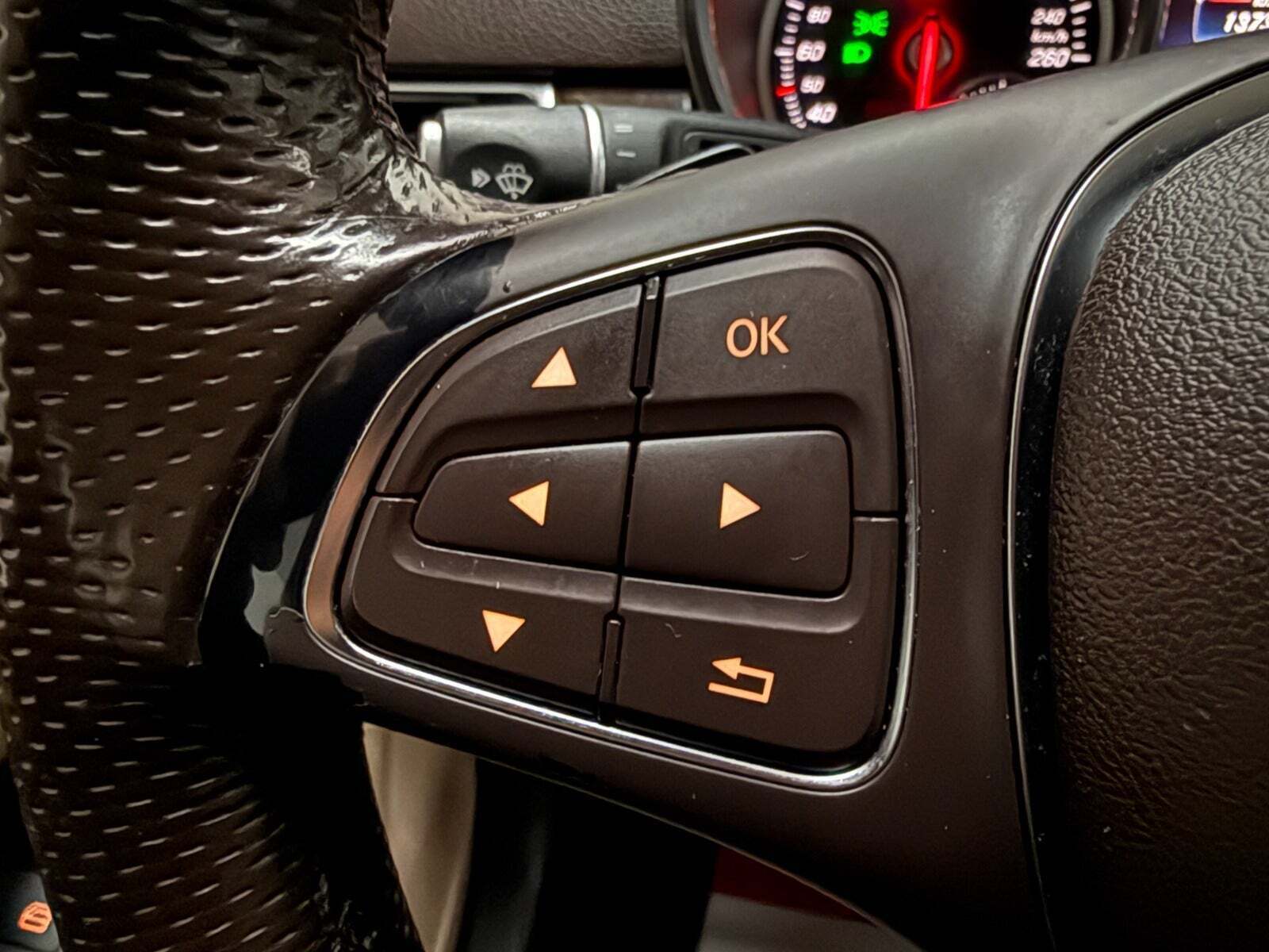 Blå Mercedes GLE400 fra 2018