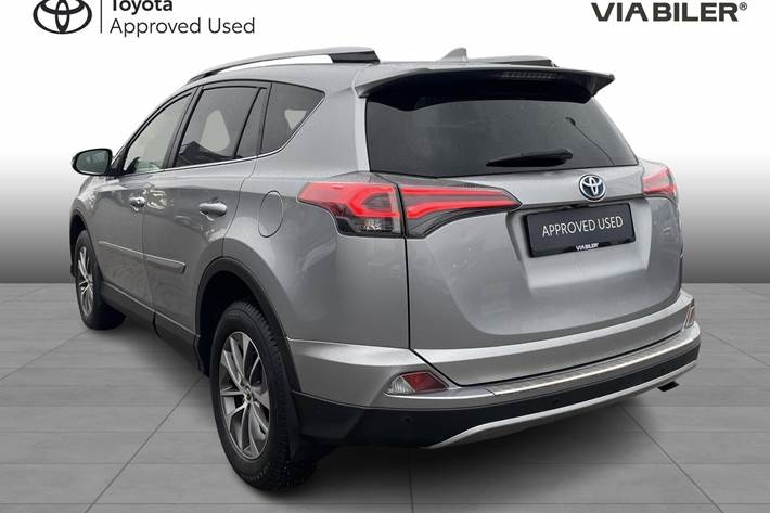Sølv Toyota RAV4 fra 2018