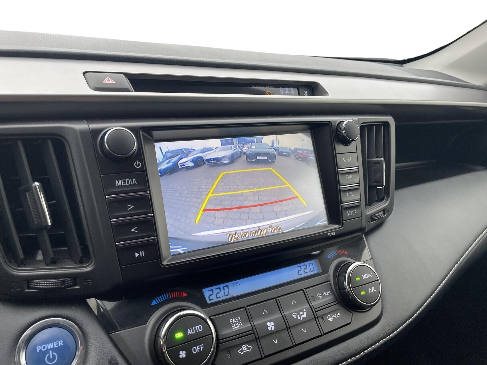 Sølv Toyota RAV4 fra 2018