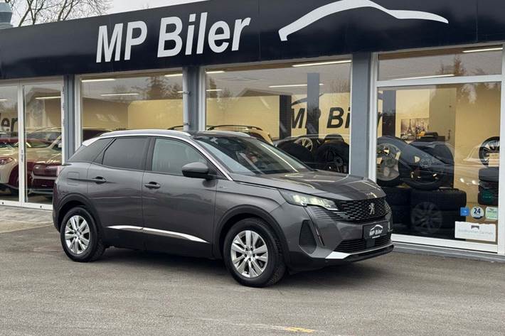 Grå Peugeot 3008 fra 2021 set udefra