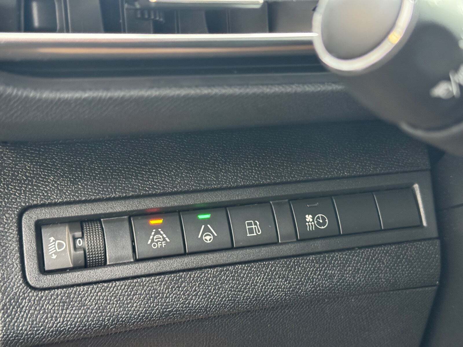 Grå Peugeot 3008 fra 2021