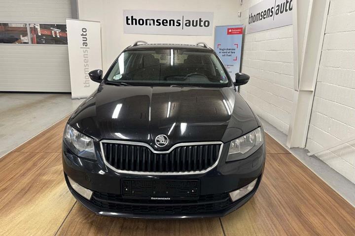 Sort Skoda Octavia fra 2015