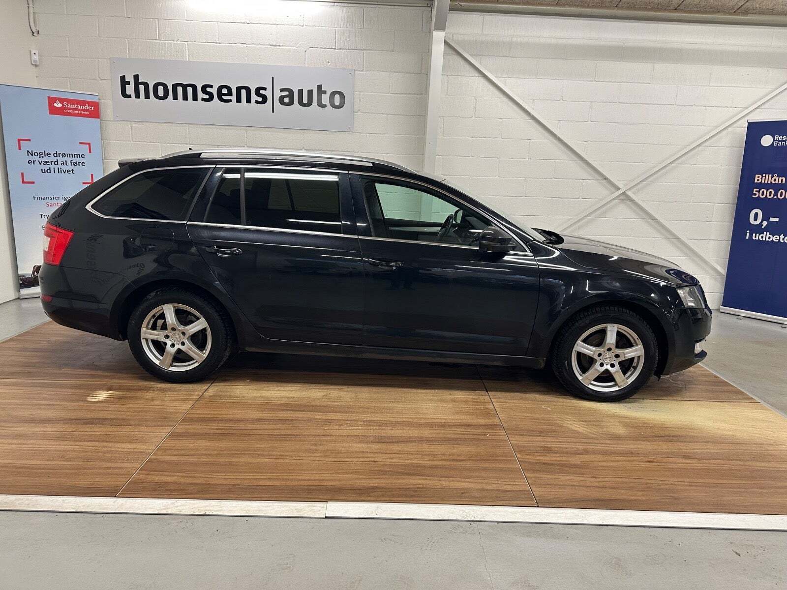 Sort Skoda Octavia fra 2015