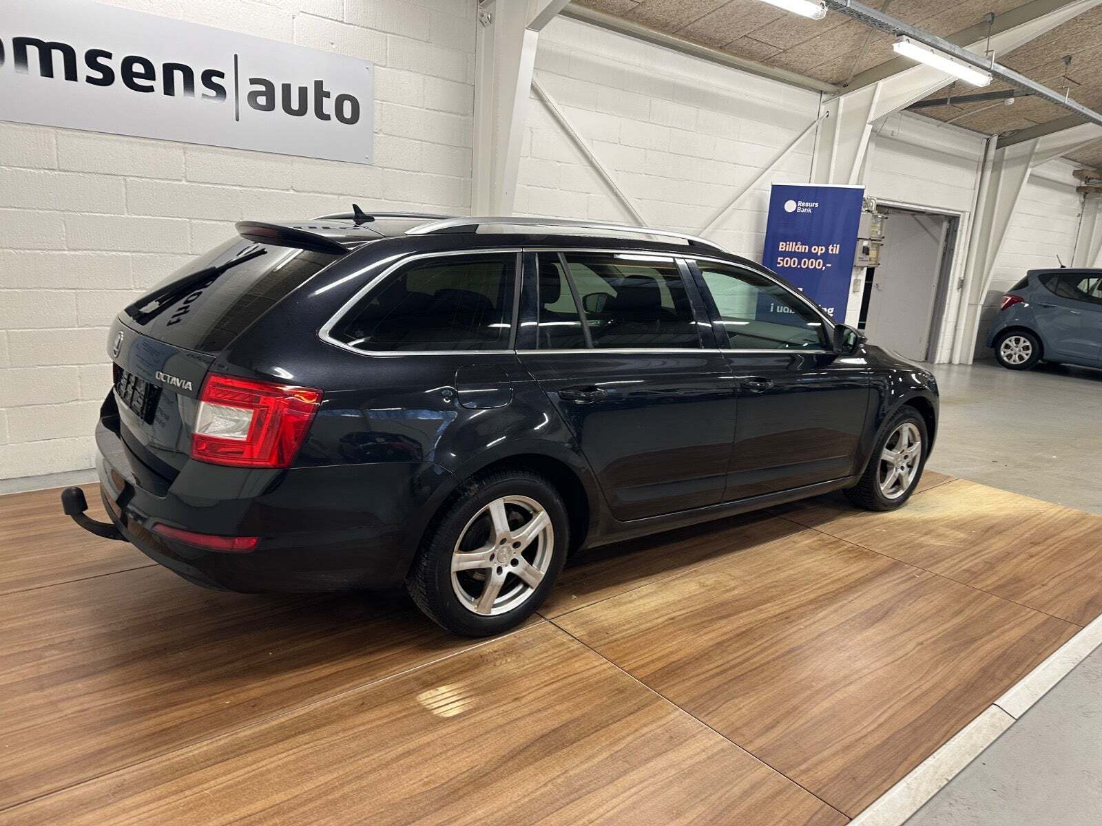 Sort Skoda Octavia fra 2015