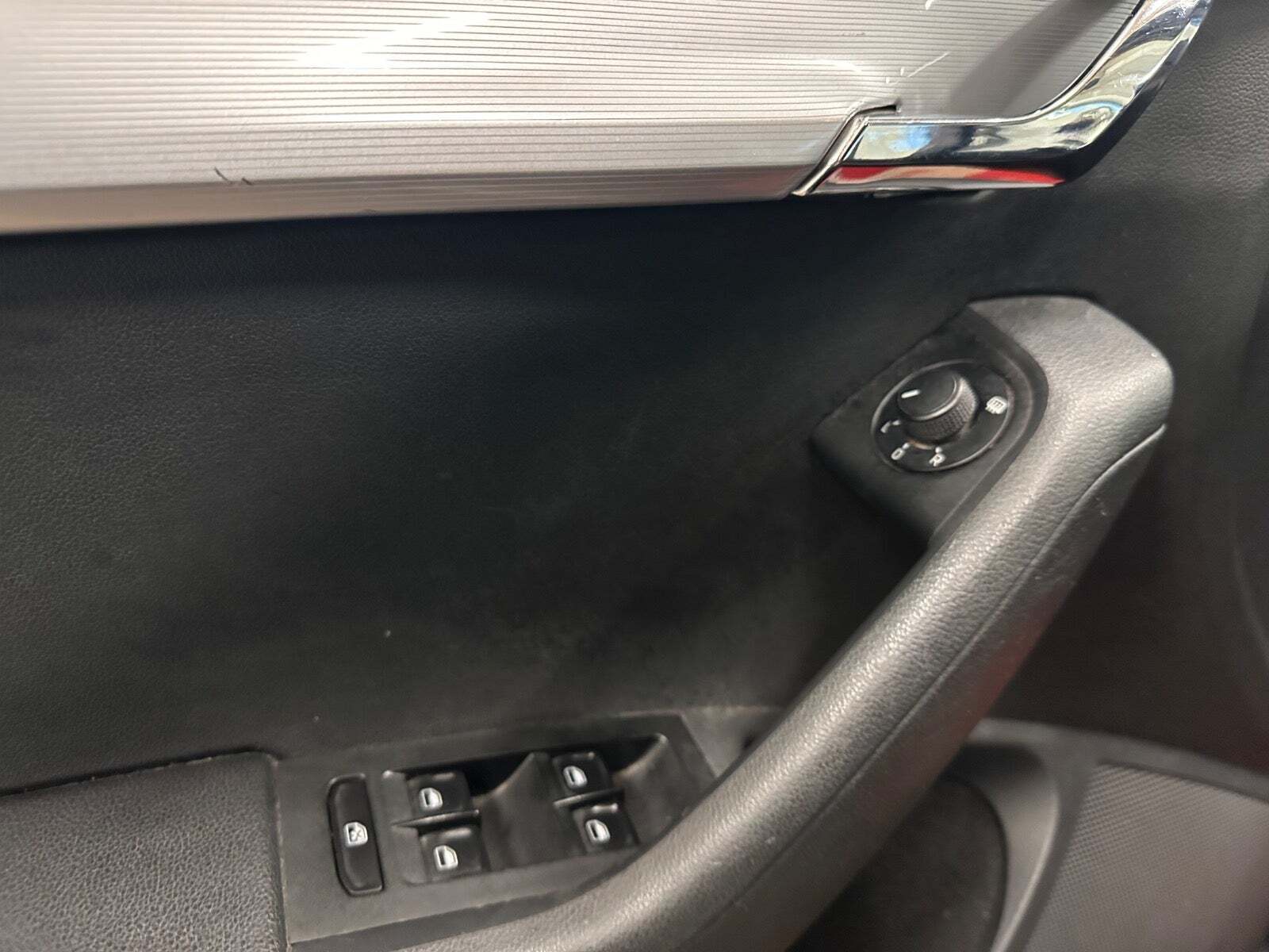 Sort Skoda Octavia fra 2015