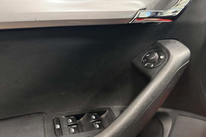 Sort Skoda Octavia fra 2015