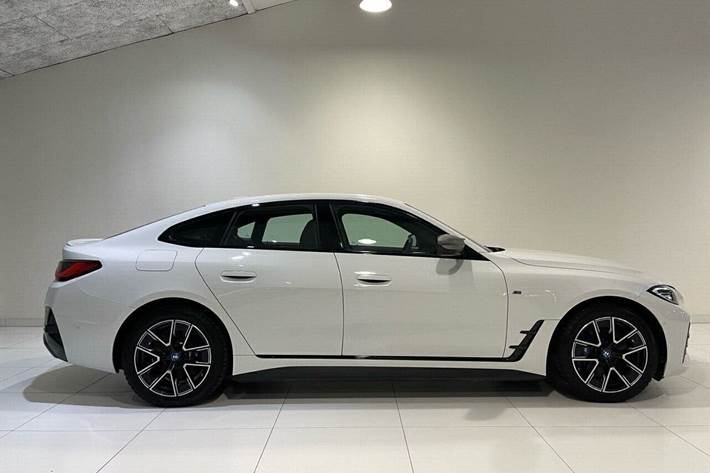 Hvid BMW i4 fra 2024