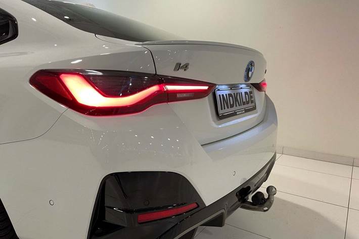 Hvid BMW i4 fra 2024