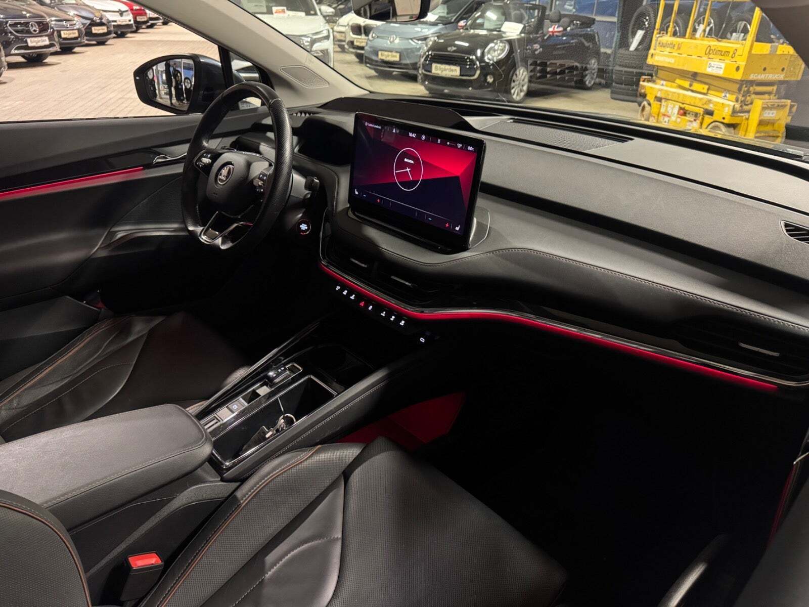 Grå Skoda Enyaq fra 2021