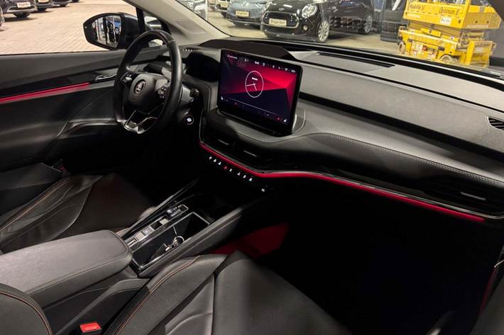 Grå Skoda Enyaq fra 2021