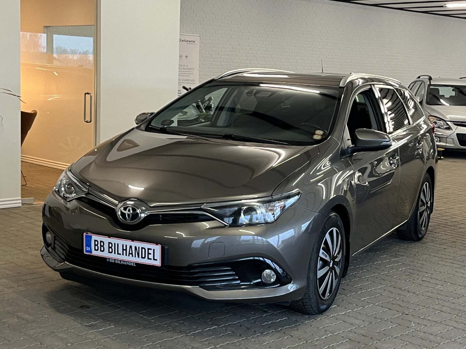 Toyota Auris 1,6 D-4D T2 Comfort Touring Sports